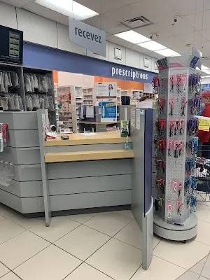 Uniprix M. Baki, E. Bergeron et S. Saadi